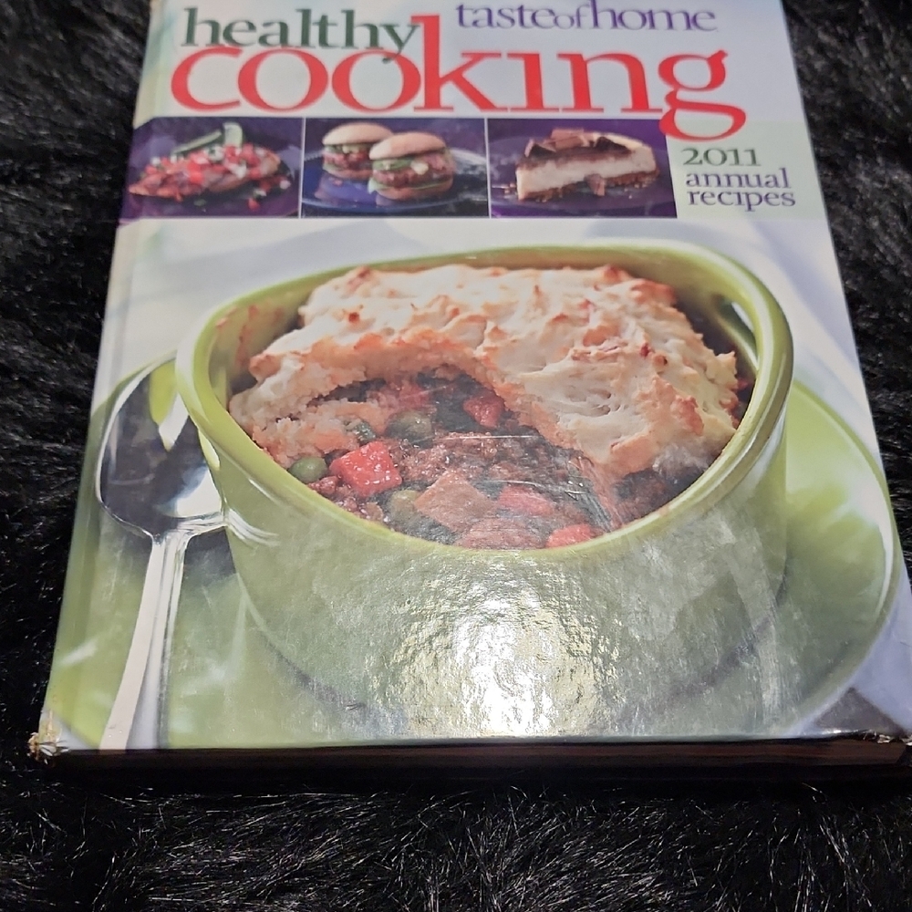 Taste of Home Healthy Cooking Cookbook - Green and White.2011 Annual Recipes.